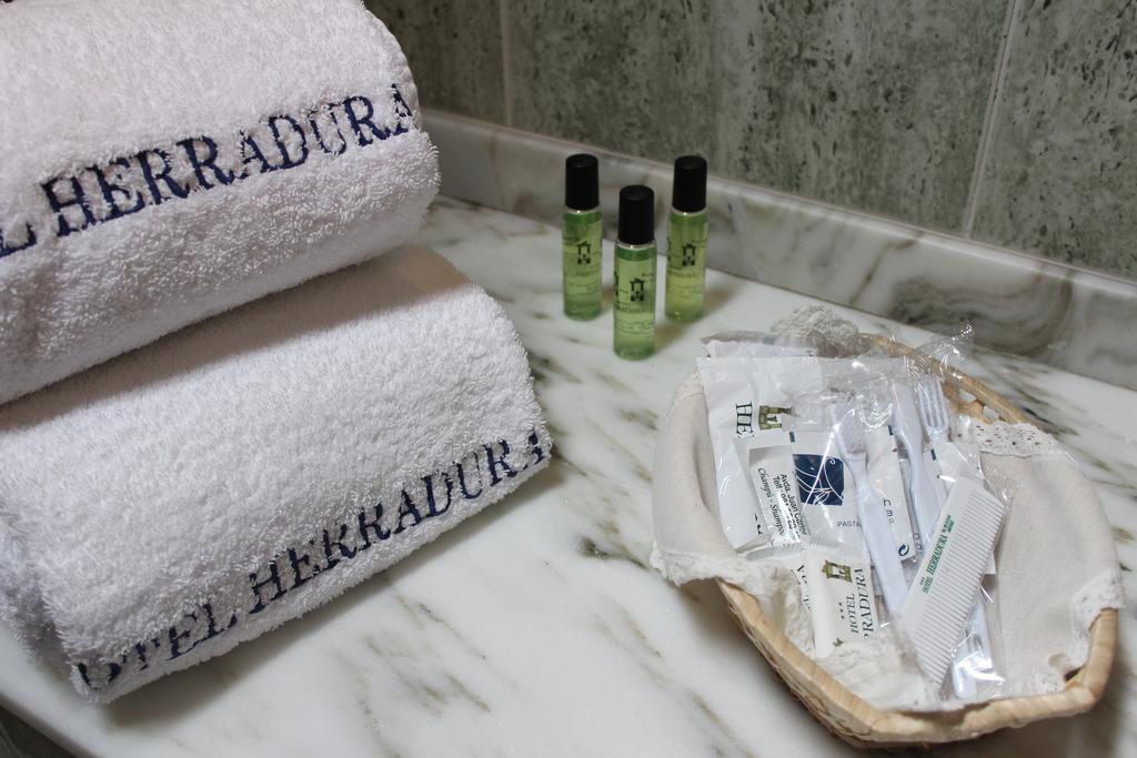 Hotel Herradura سانتياغو دي كومبوستيلا المظهر الخارجي الصورة
